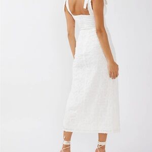 Selfie Leslie White Square Neck Sleeveless Sundress